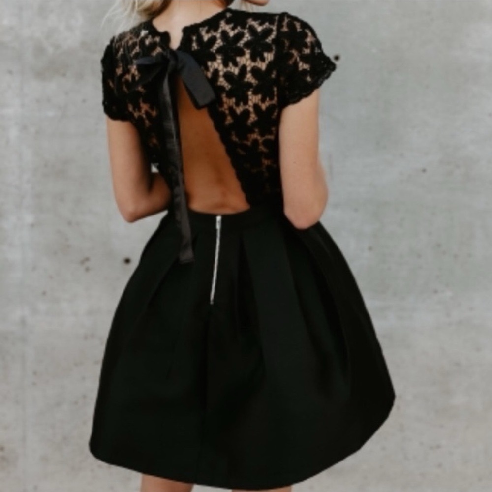 Vici Black Swan dress size Large NWT - lace with open back - Picture 2 of 7